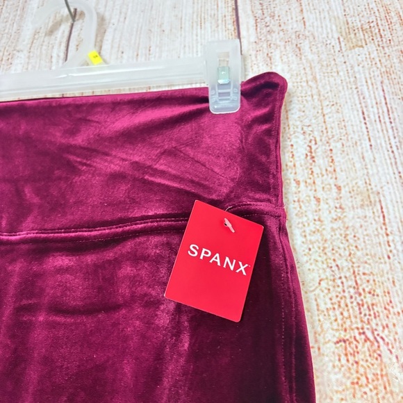 Spanx Womens Rich burgundy Velvet leggings size Medium - Picture 6 of 11